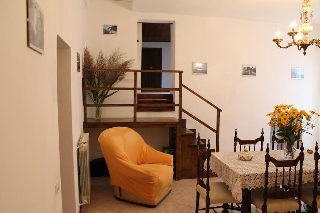 Casa Nel Borgo Antico Villa Quaratica Eksteriør billede